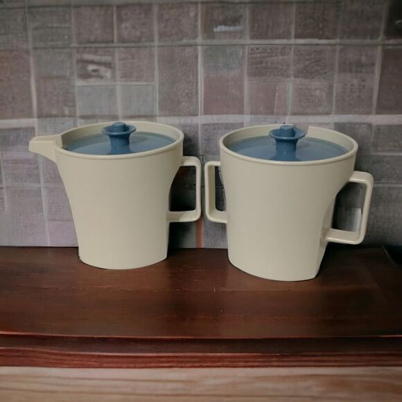 Tupperware Creamer Sugar Bowl Set Almond Blue Lids Retro 1415-2 & 1414-2 Vintage - Picture 13 of 16